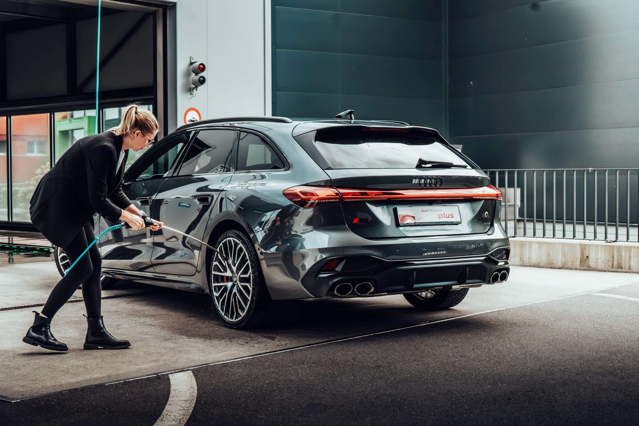 365 Tage geöffnet: Die moderne Waschanlage der Scheidweg Garage Appenzell bietet effiziente und umweltschonende Fahrzeugreinigung.